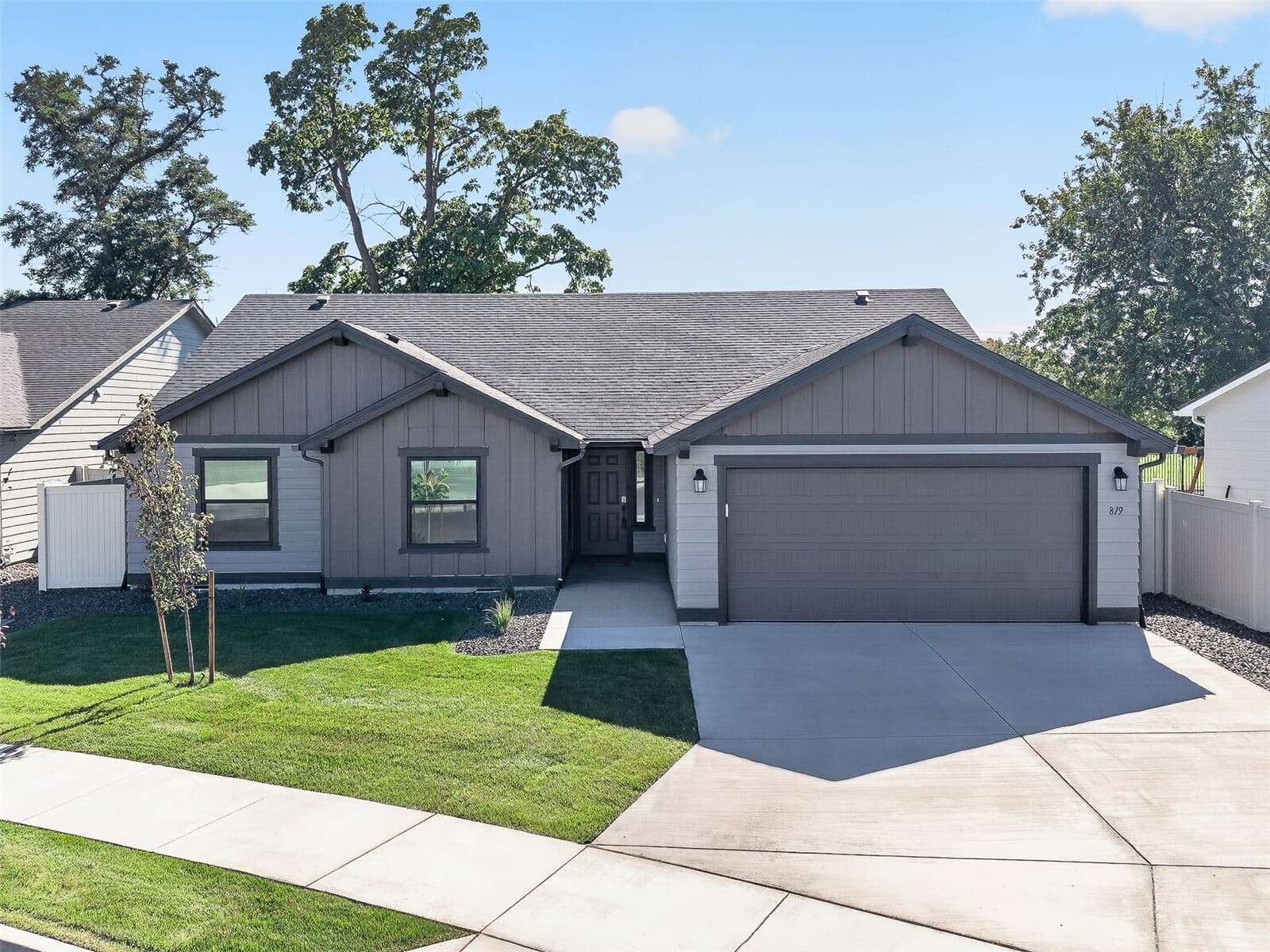 819 Ava St