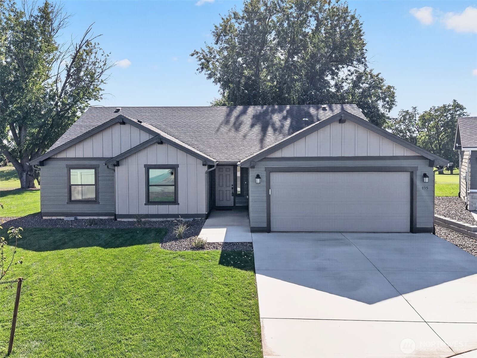 835 Ava Ct