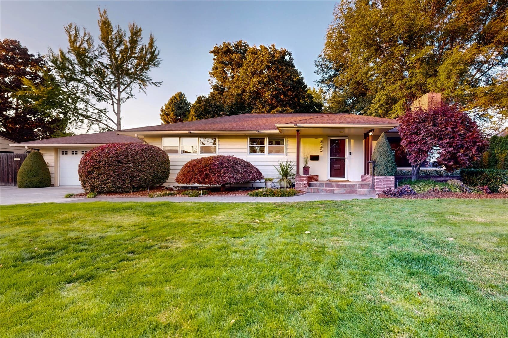 825 Wauna Vista Drive