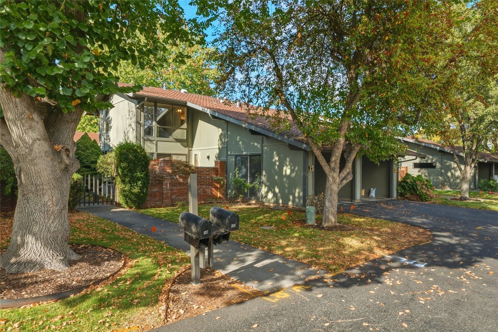 601 Village Way — photo 1