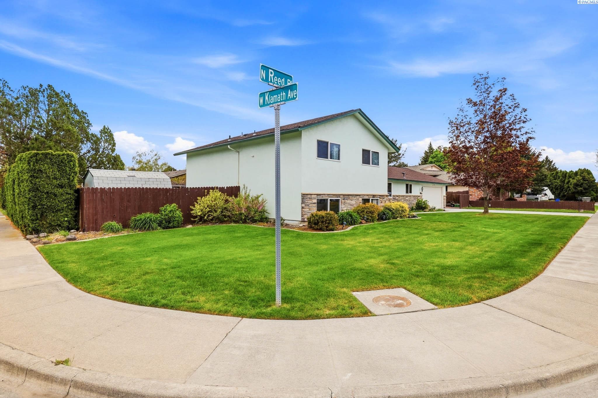 800 Reed Pl