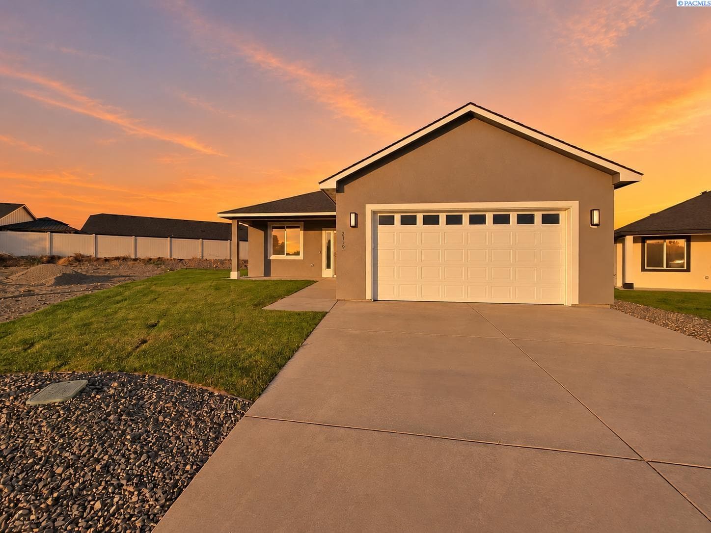 2119 Elm Pl