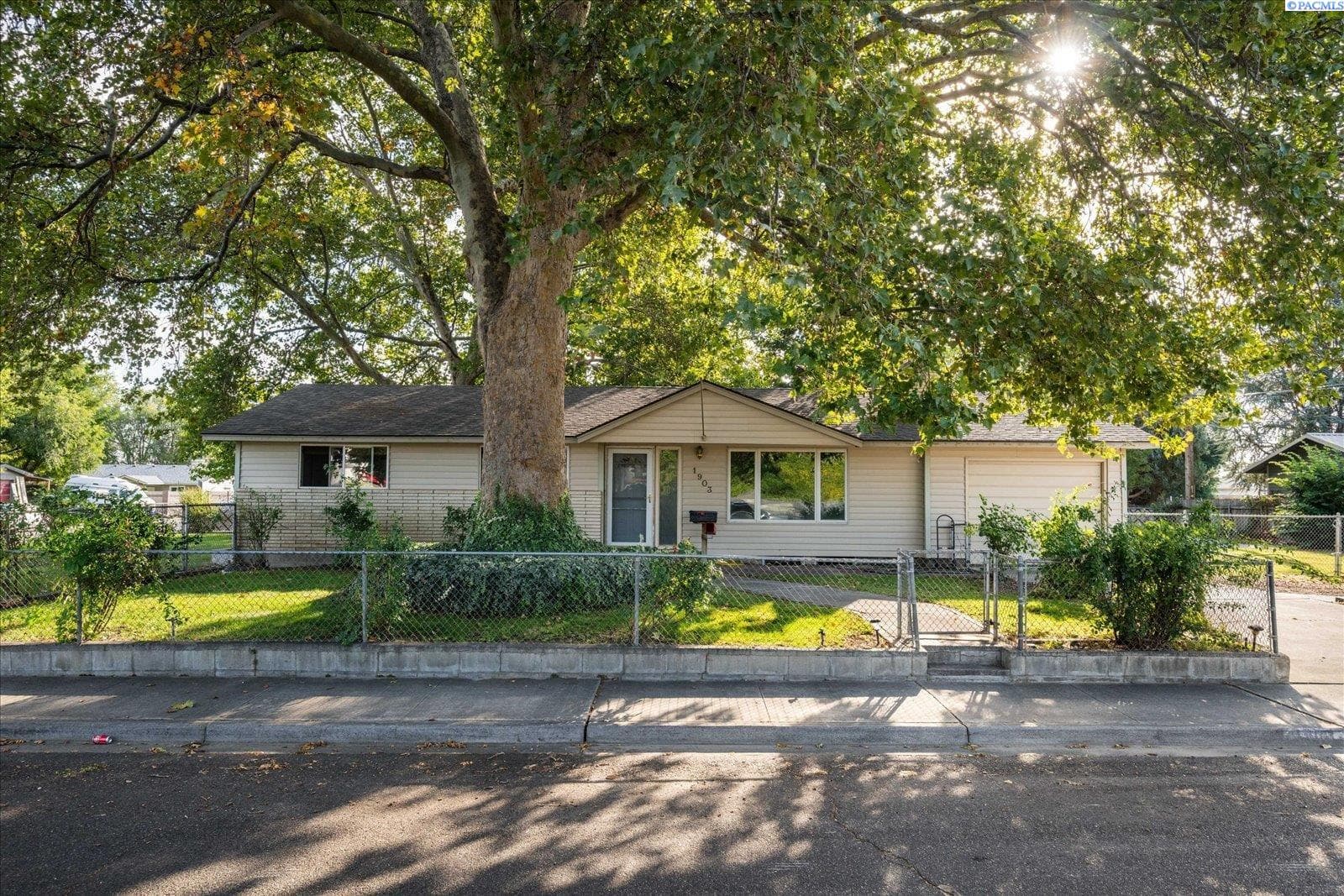 1903 Dayton Place