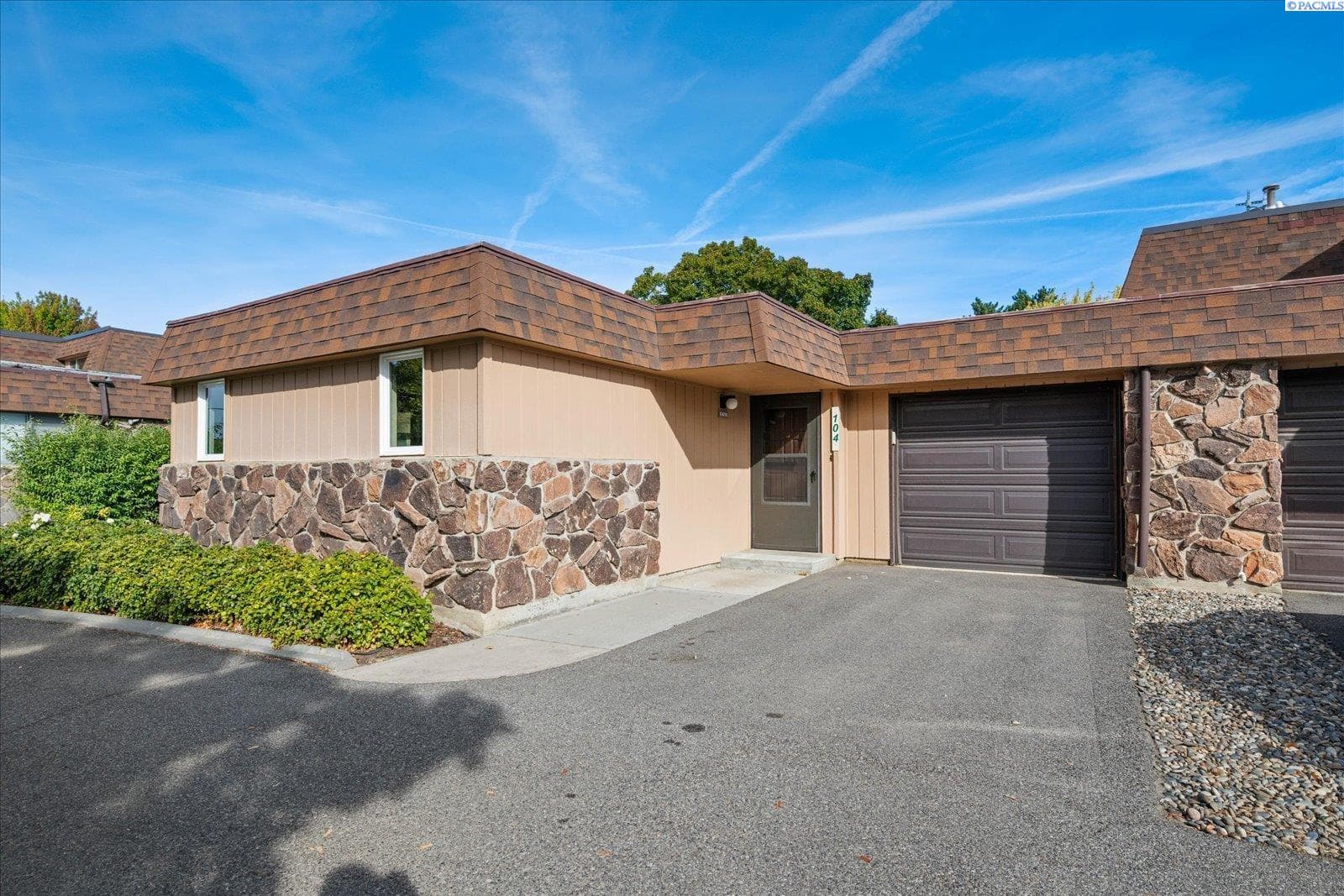 2912 Hood Ave