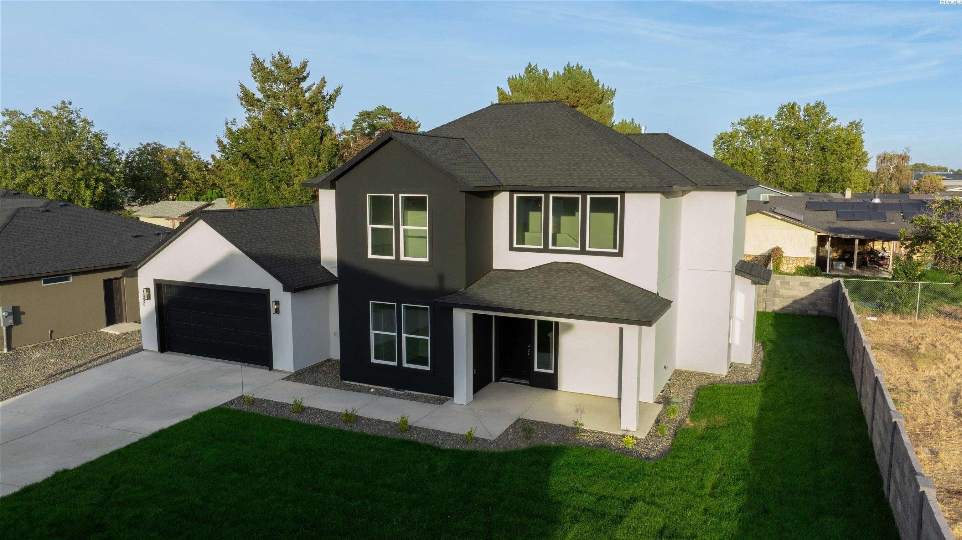 1056 Grant Pl