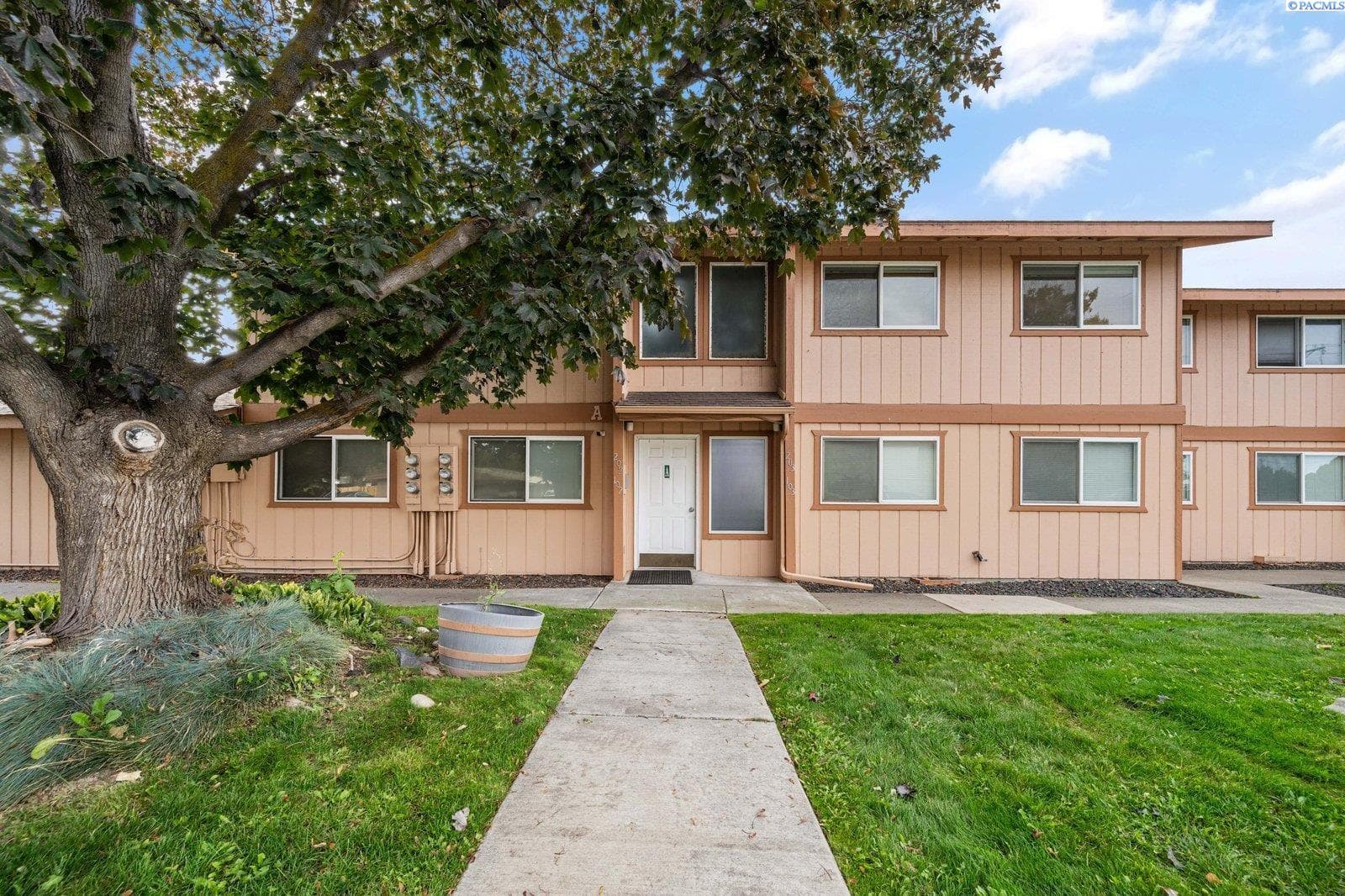 3121 Hood Ave