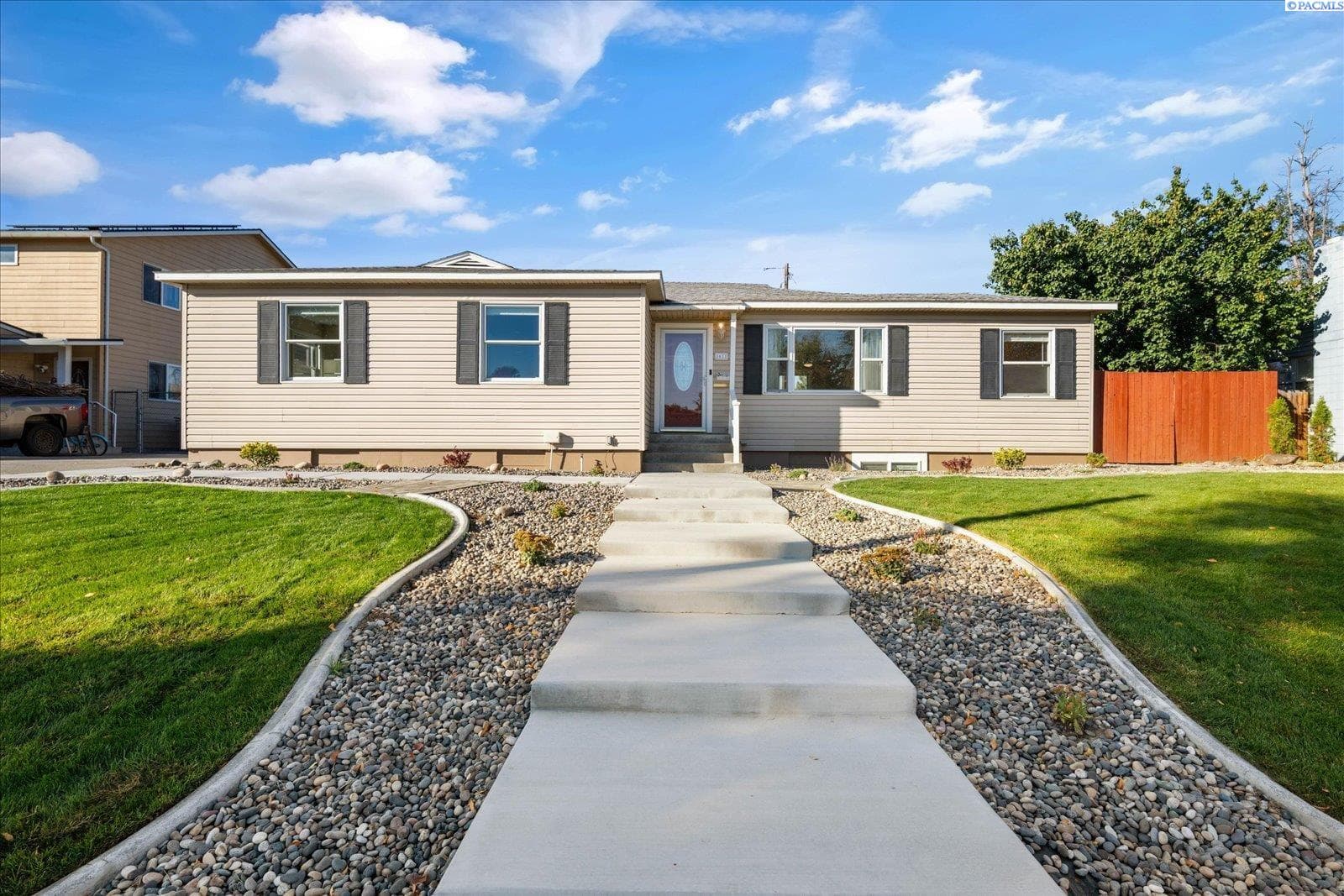 1611 Judson Ave