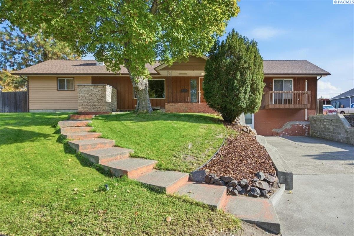 1408 Hunt Avenue — photo 1