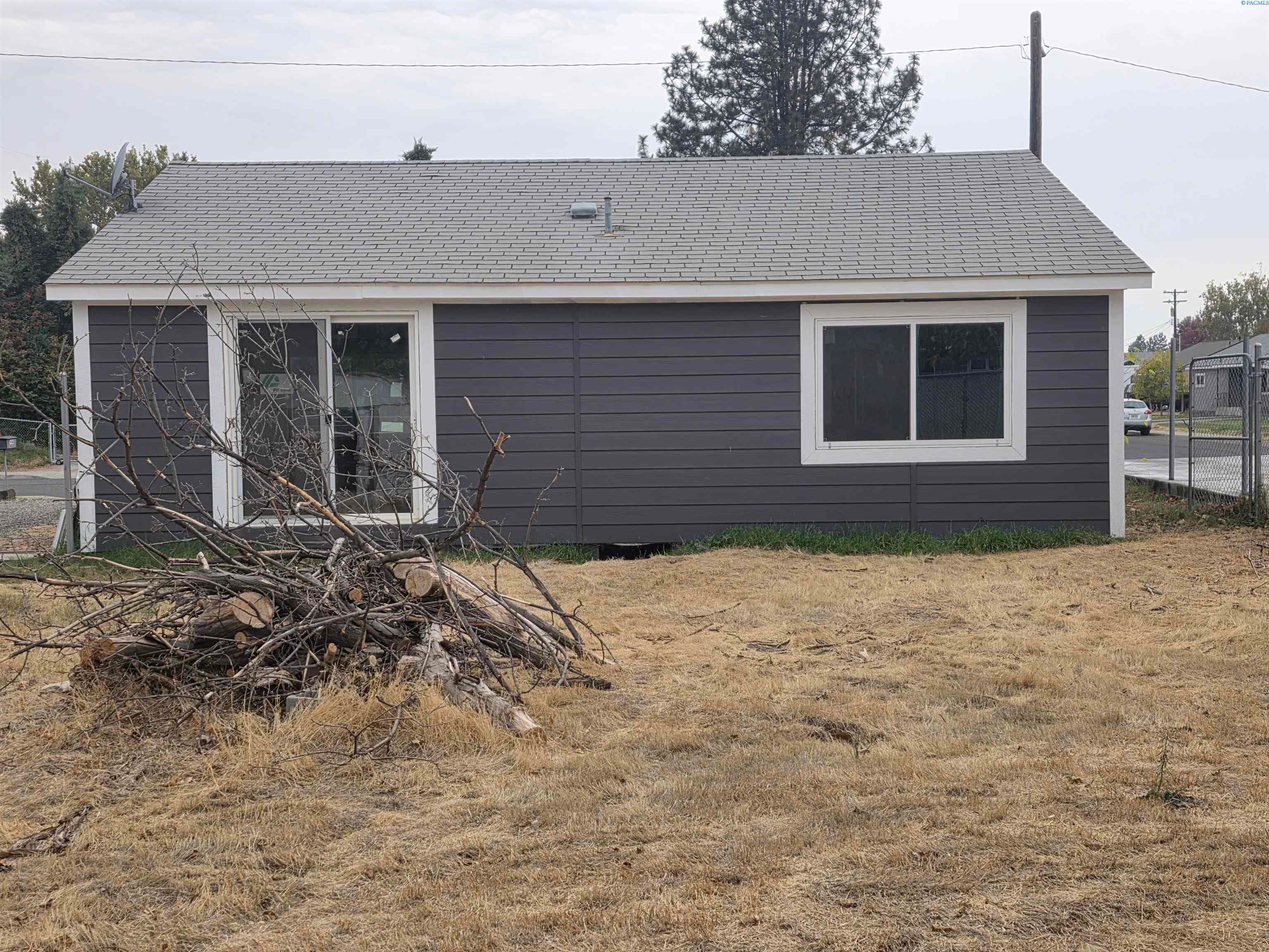 906 Snow Ave — photo 1
