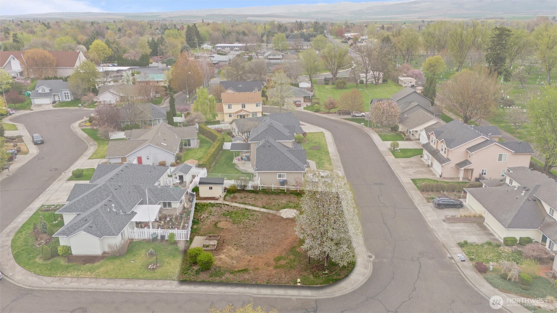 35 Parkwood Circle — photo 1