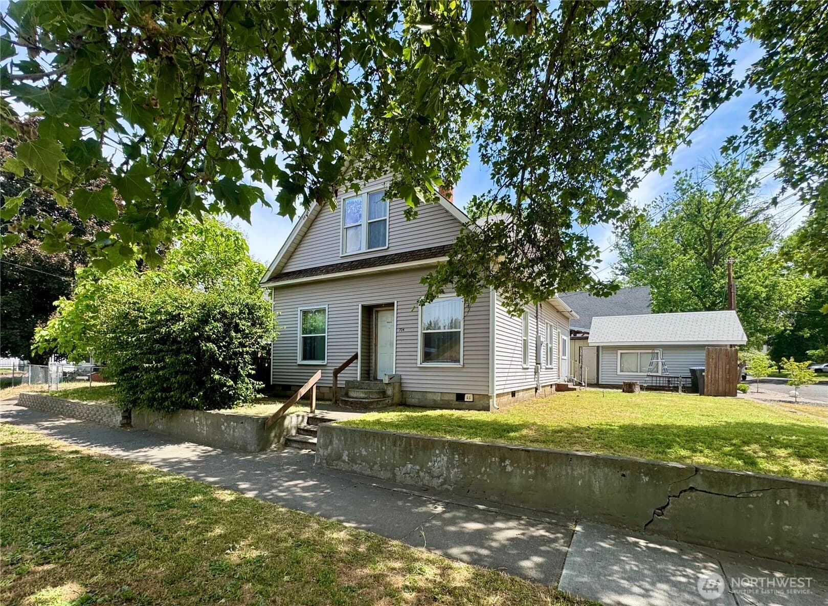 704 Rose Street