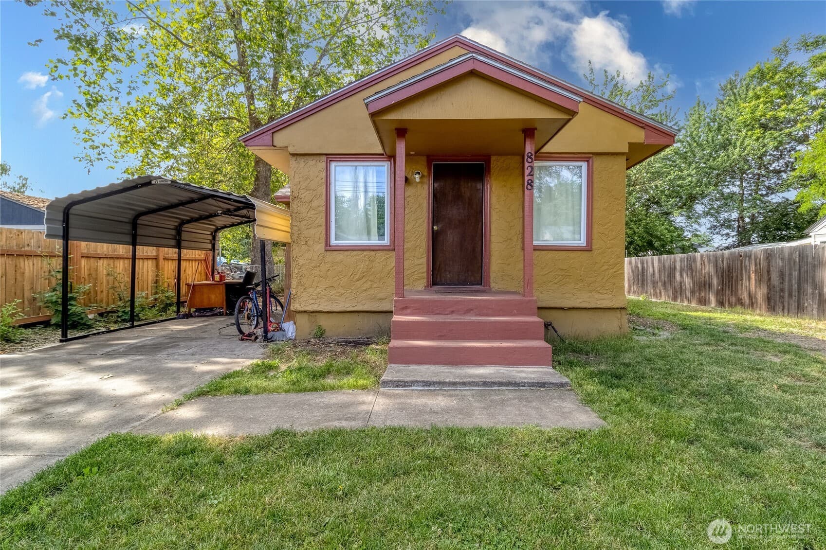 828 Edgewood