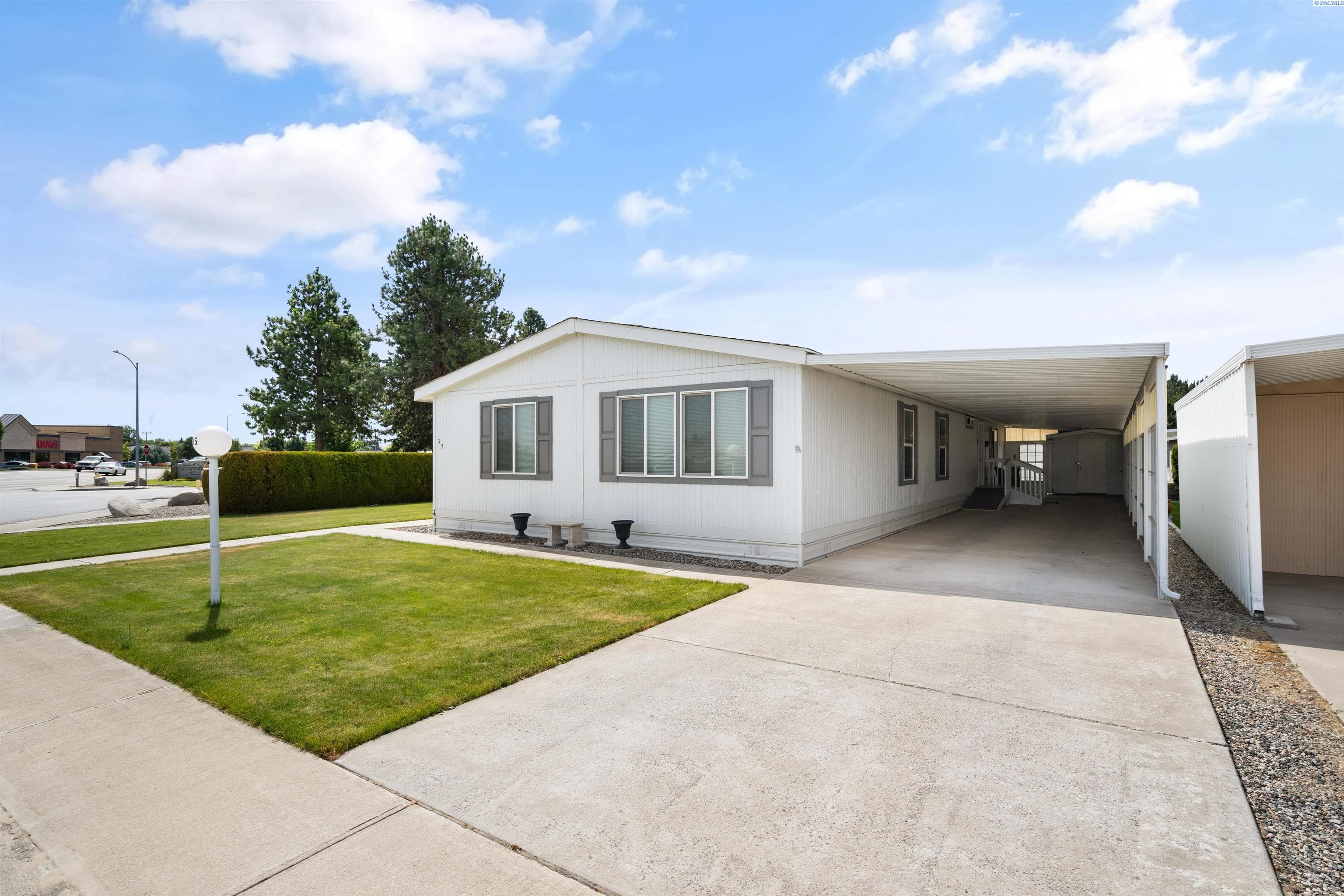 312 Columbia Center Blvd #35