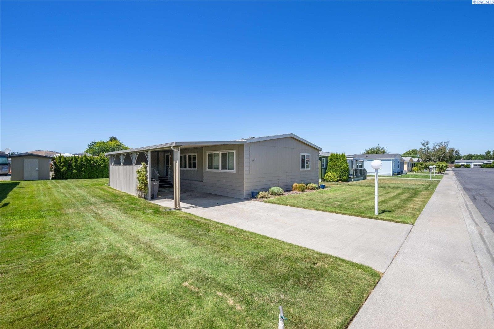 312 Columbia Center Blvd #96