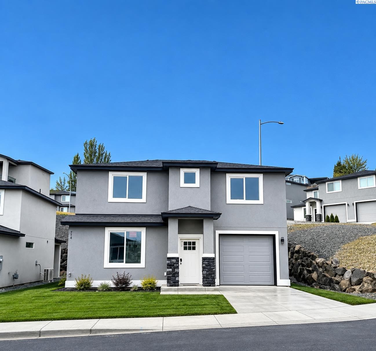 774 Rio Vista Loop