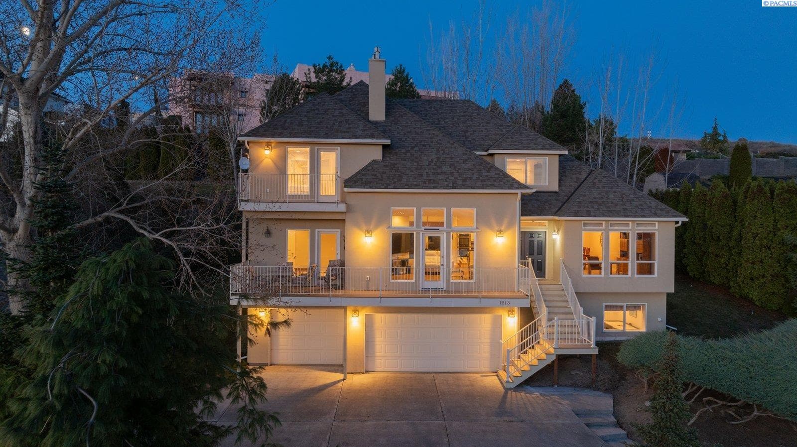 1213 Brentwood Ave