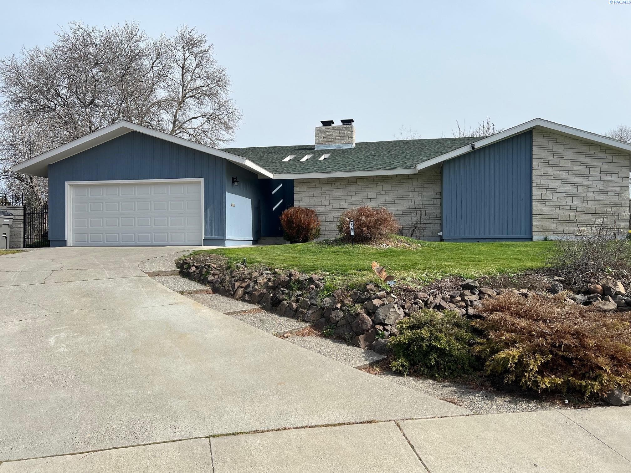 2352 Enterprise Drive — photo 1