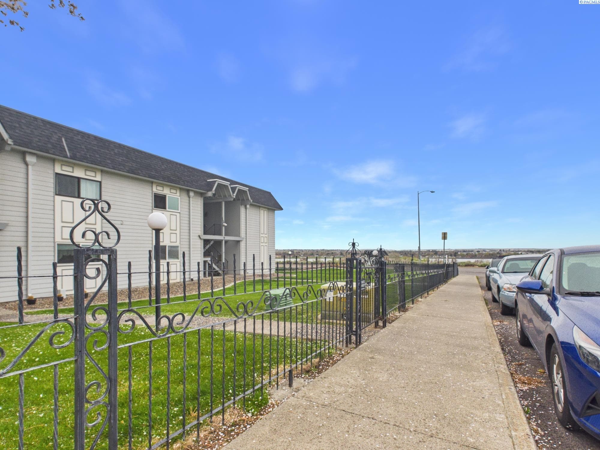 2401 Canal Dr