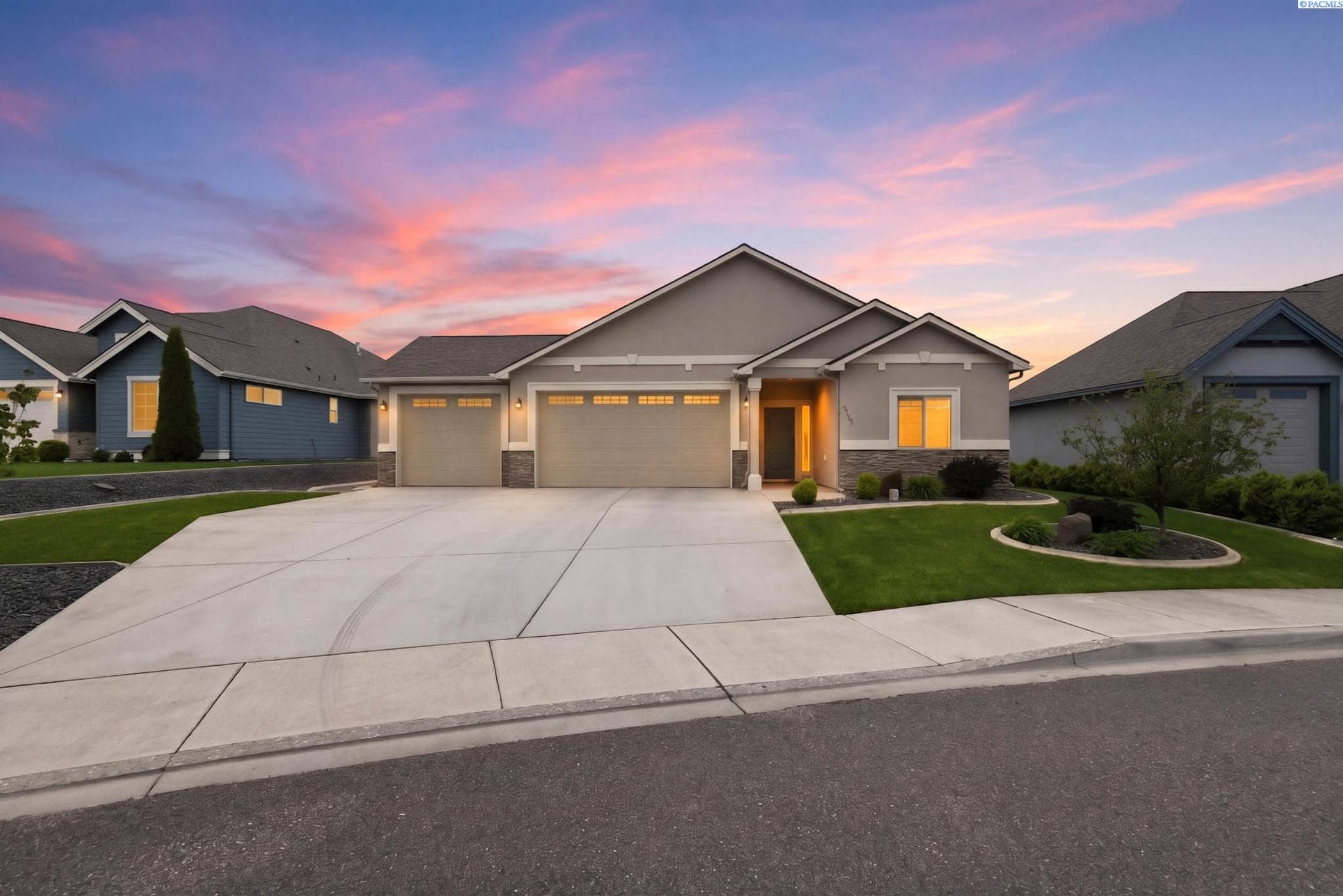 3161 Deserthawk Loop