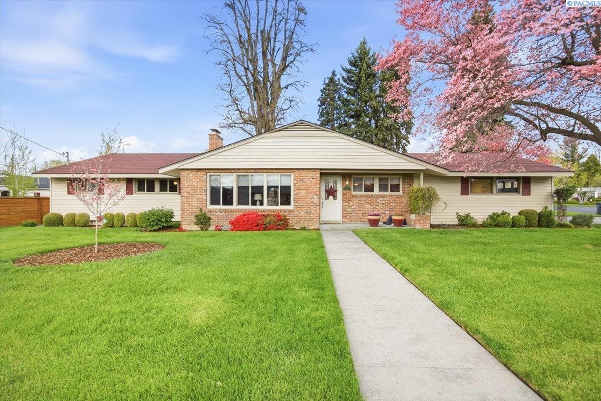 105 Edwards Dr