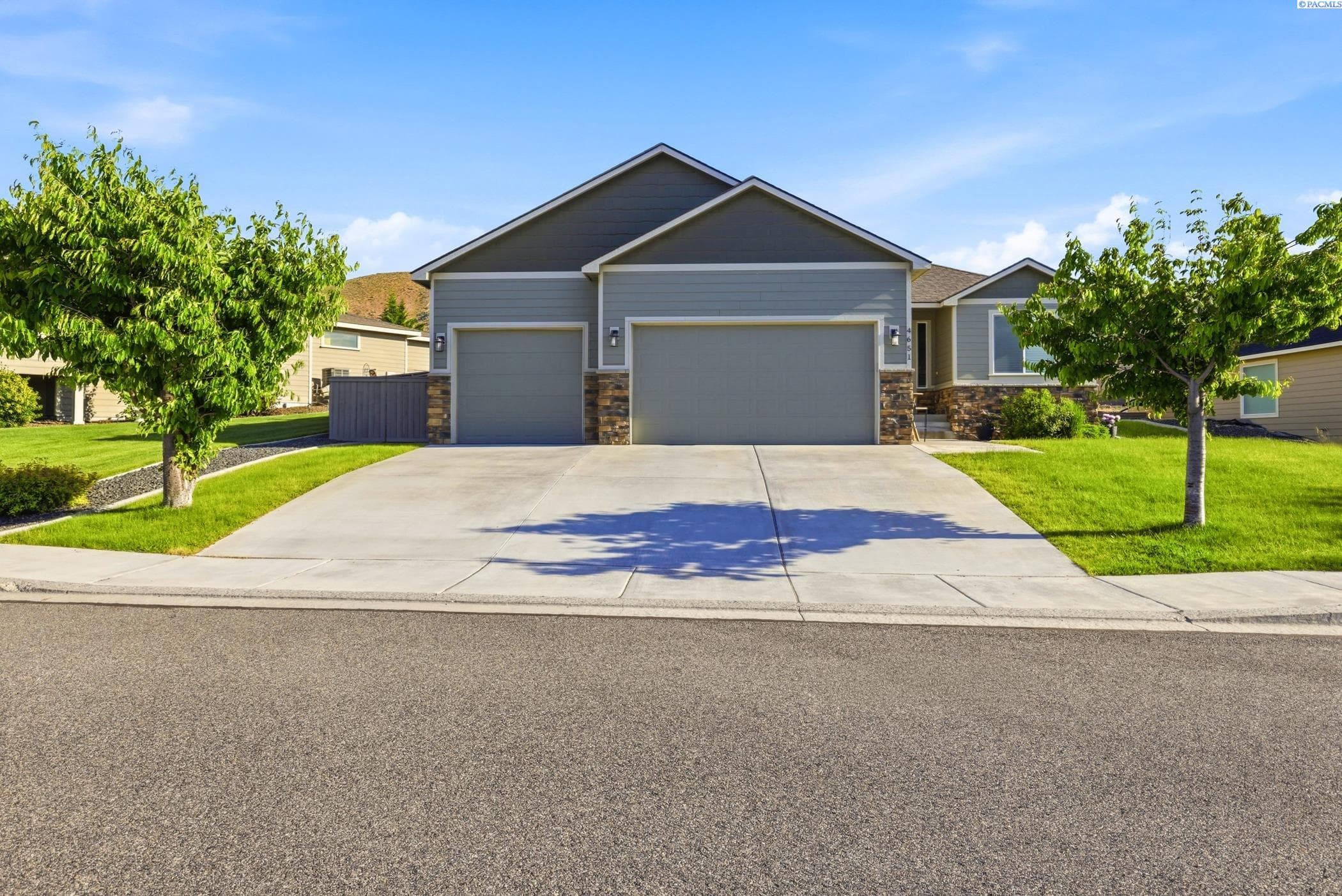 4651 Cowlitz Blvd