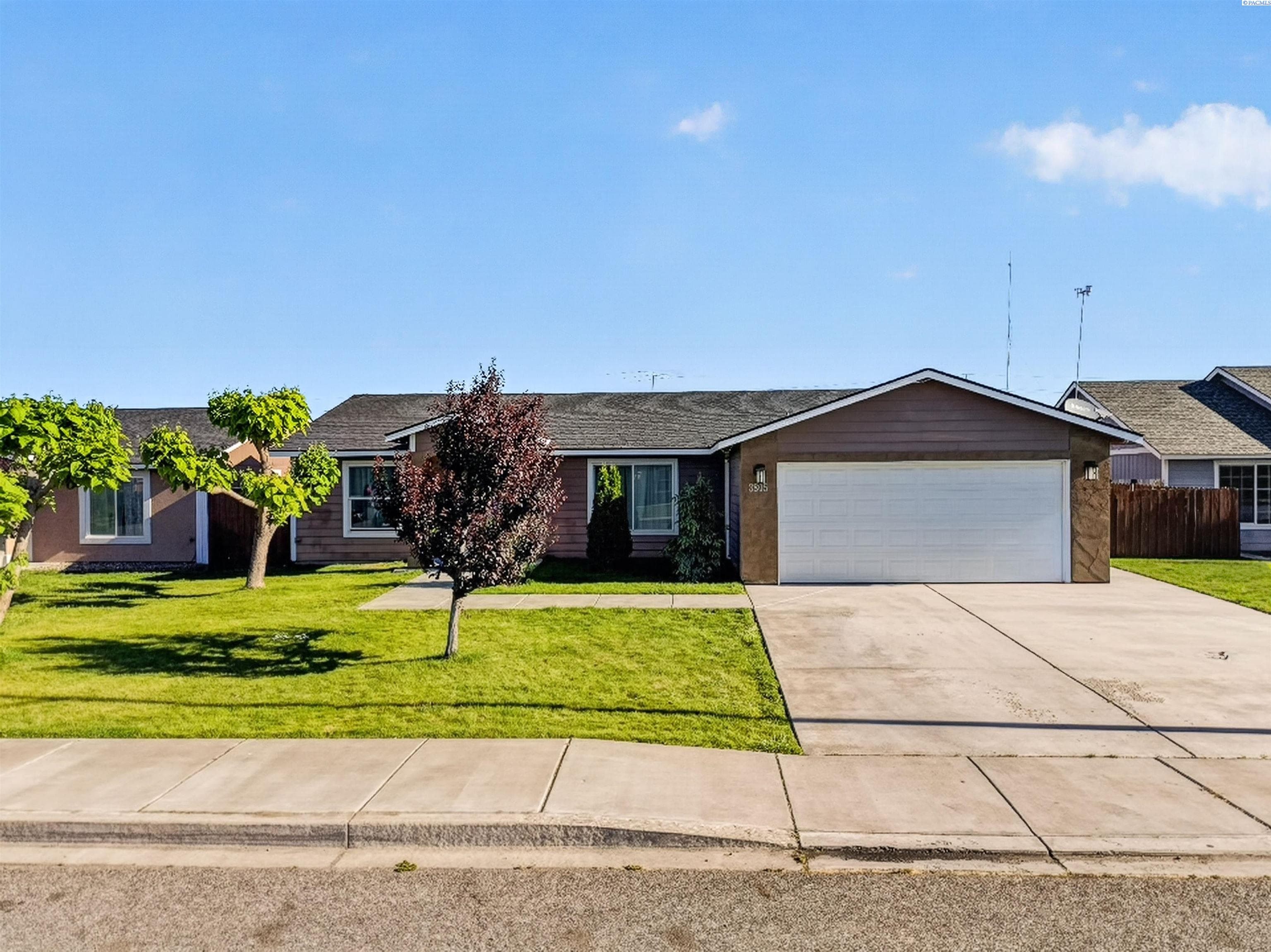 3805 Estrella Dr