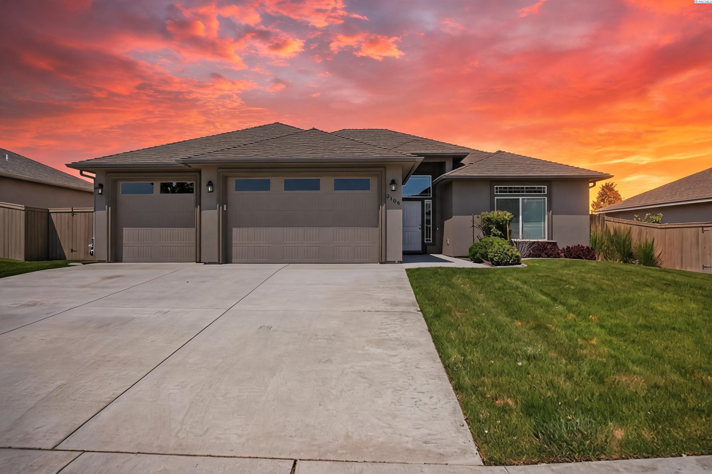 3106 Deserthawk Loop