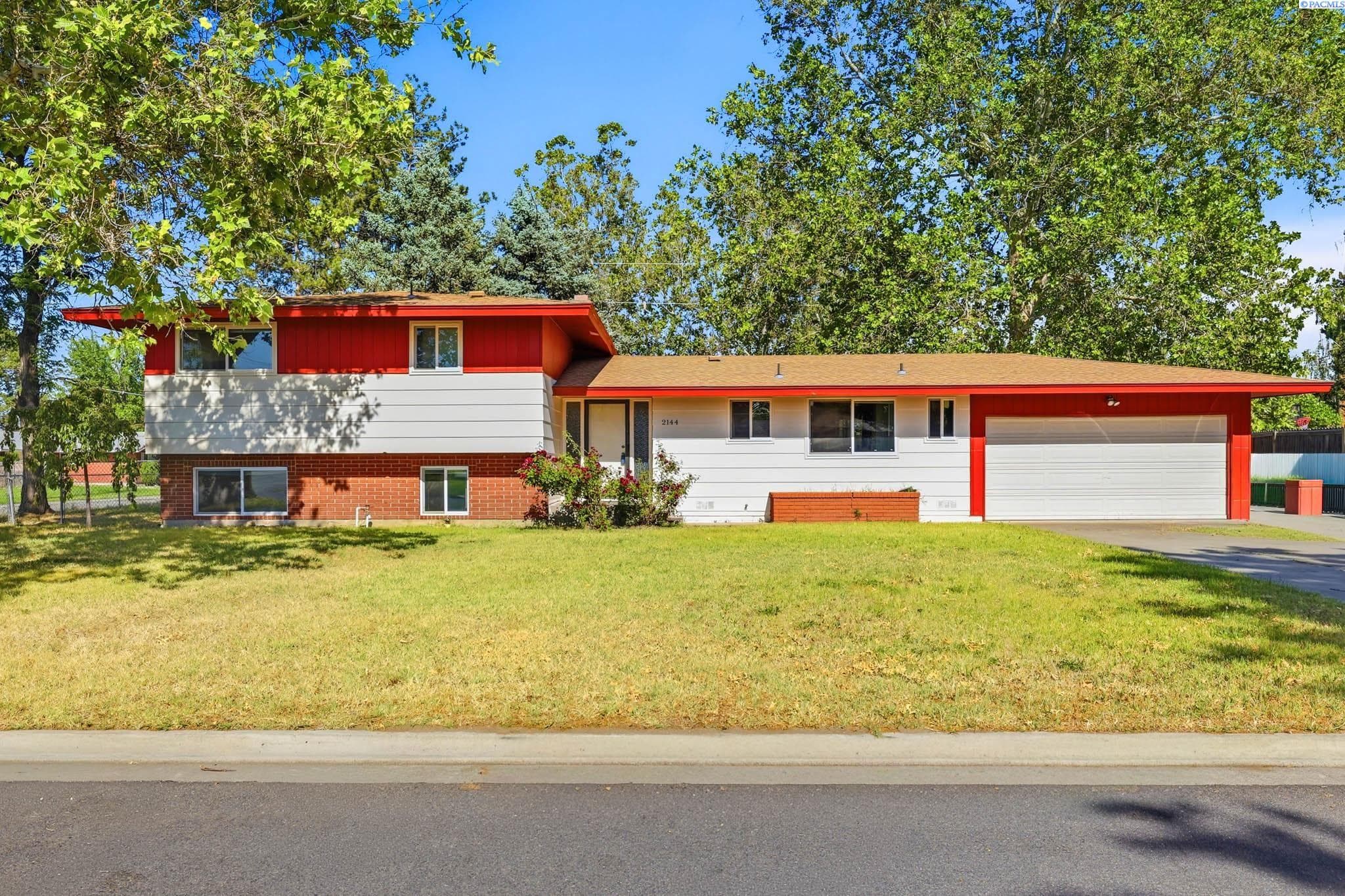 2144 Hamilton Ave
