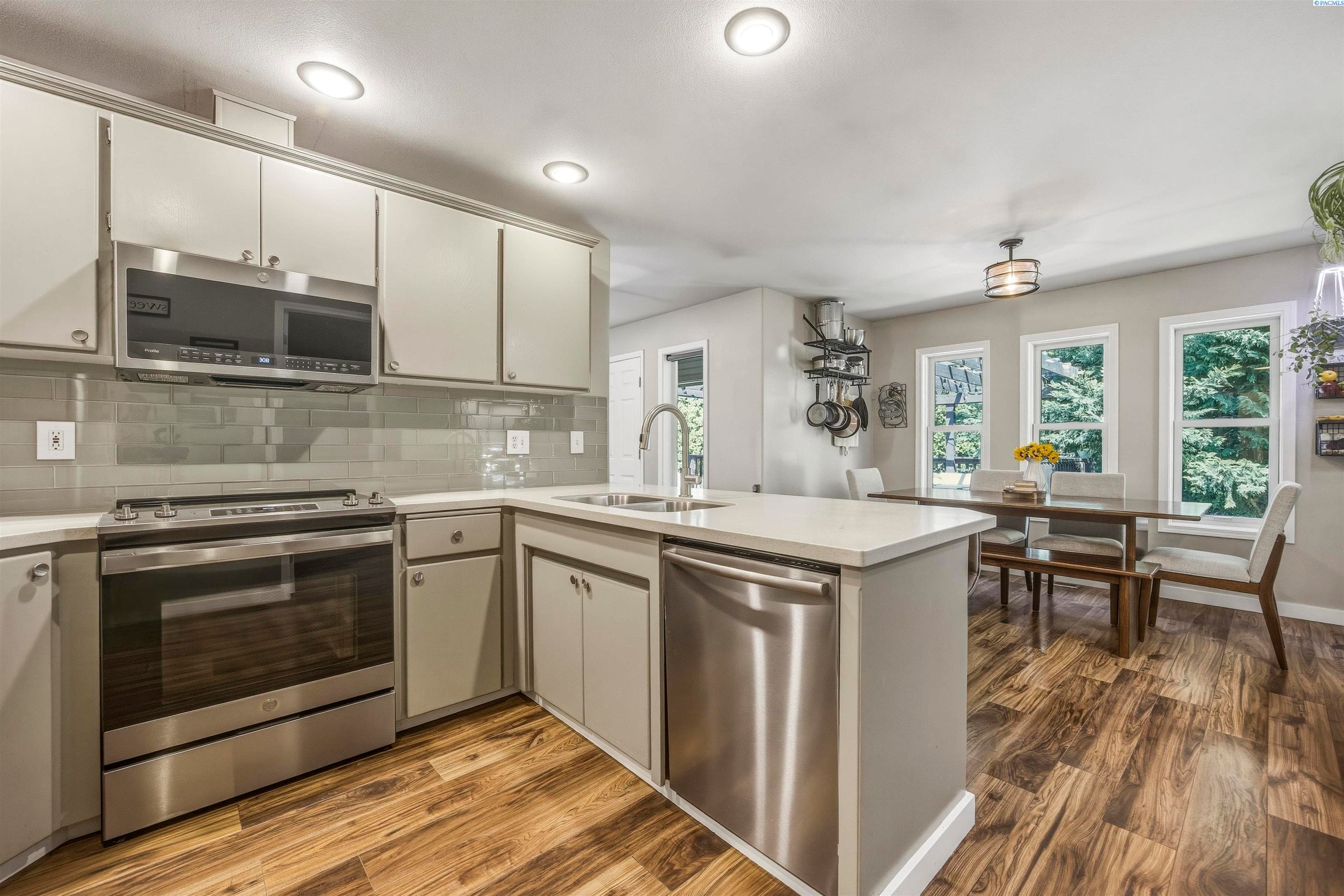 101 Sherman Place — photo 1