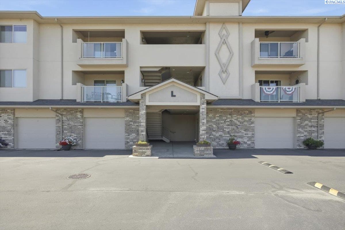 3710 Canyon Lakes Dr.