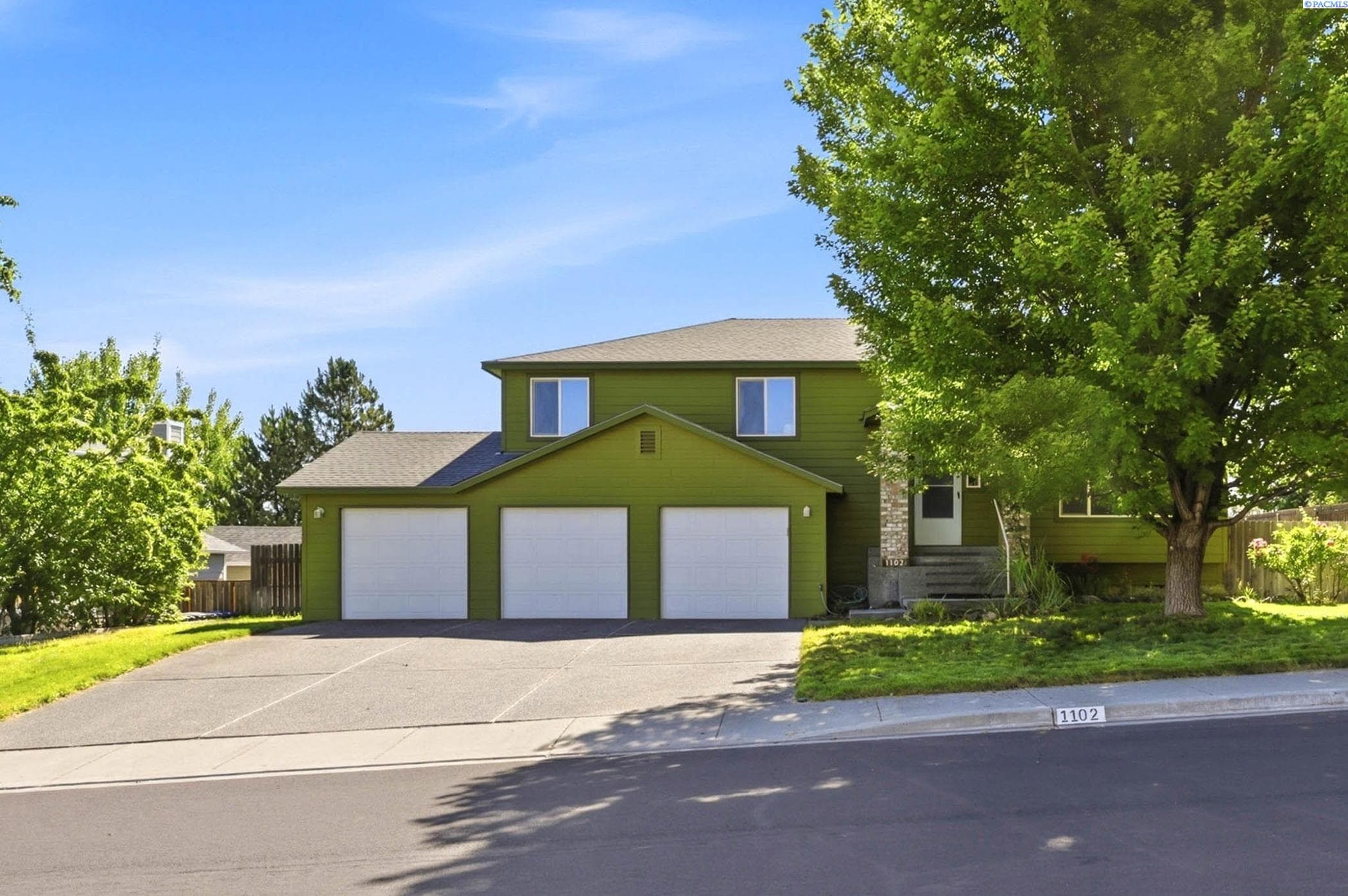 1102 Oxford Ave