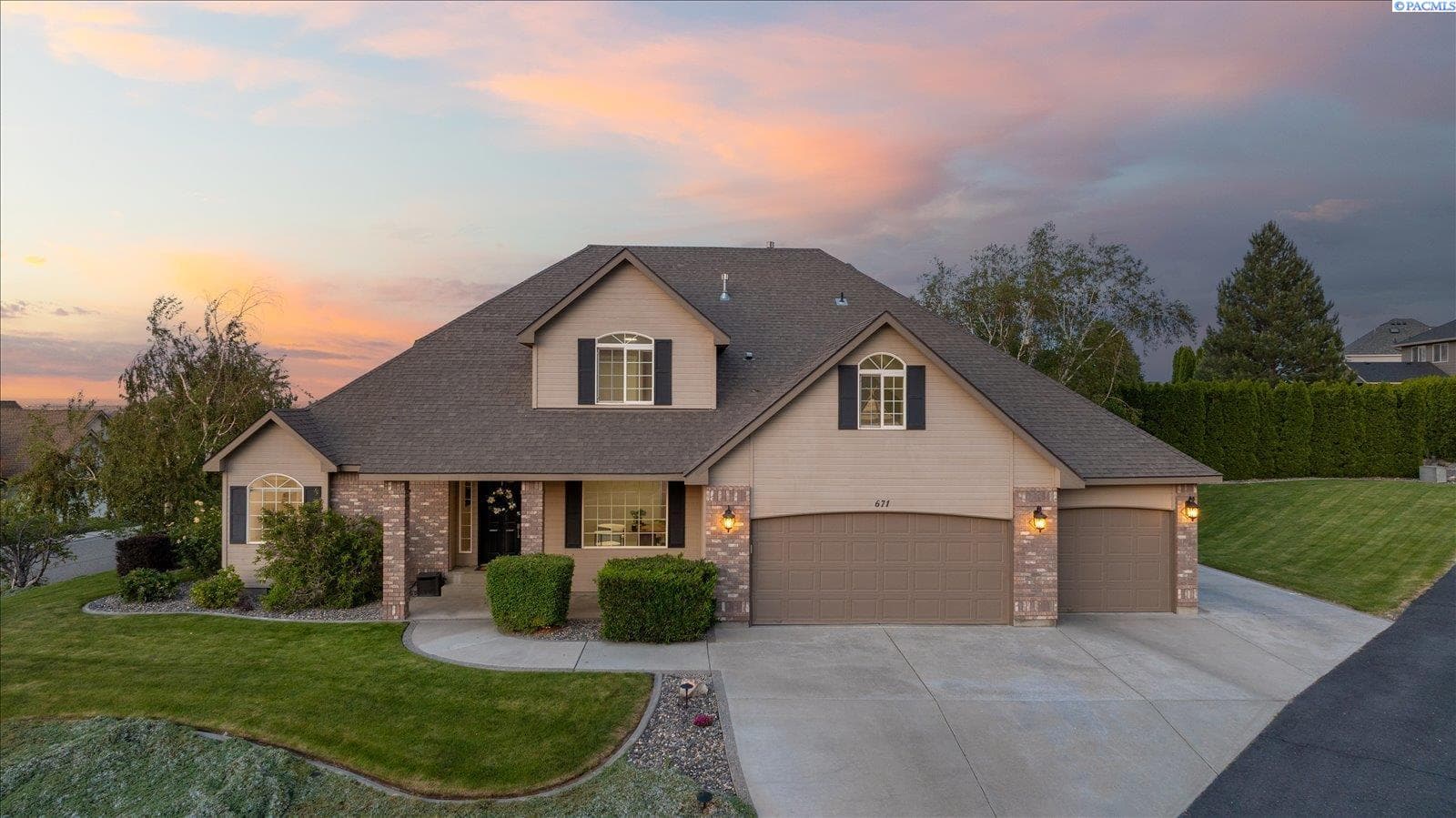 671 Clermont Dr