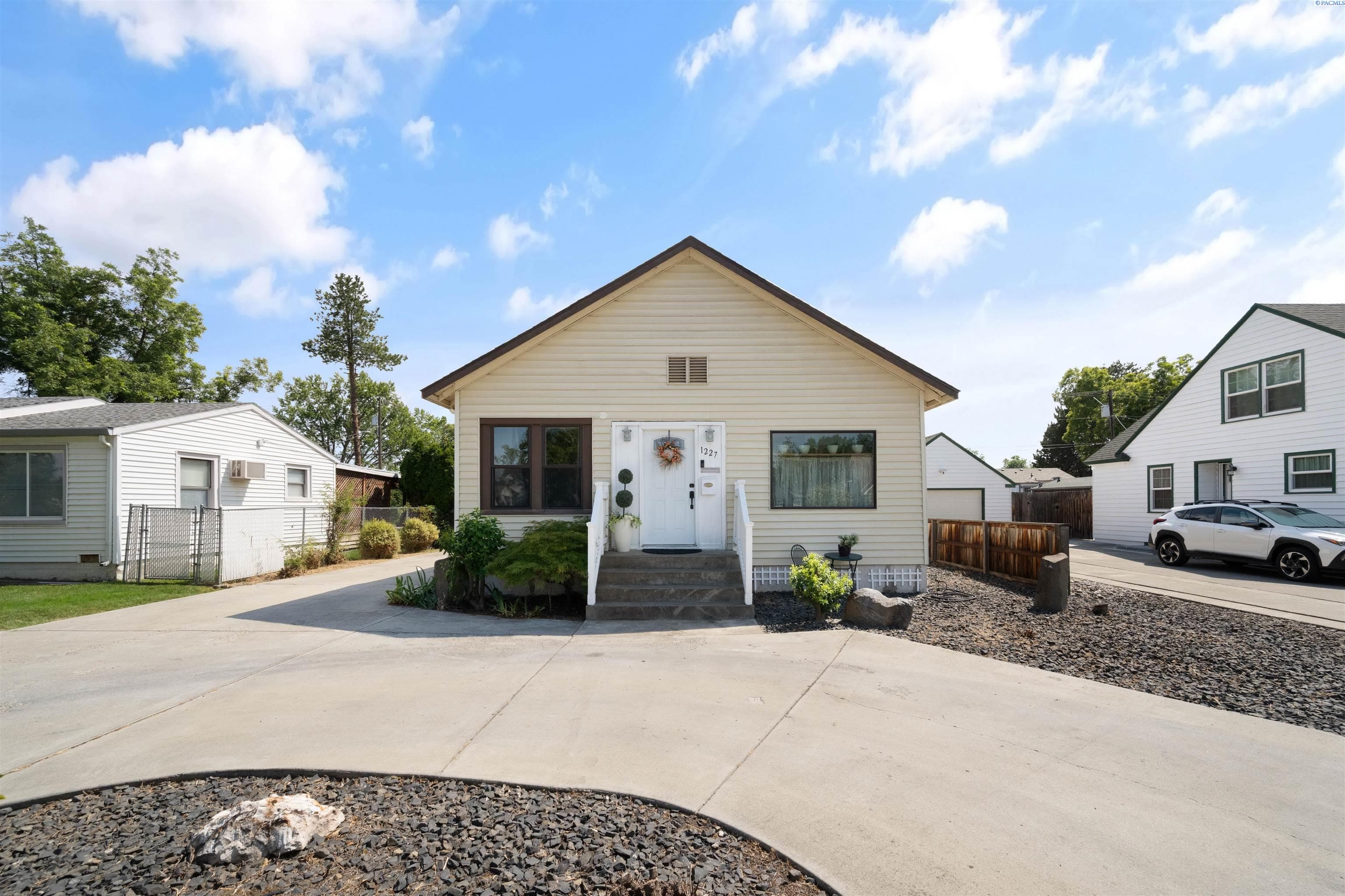 1227 Kennewick Ave