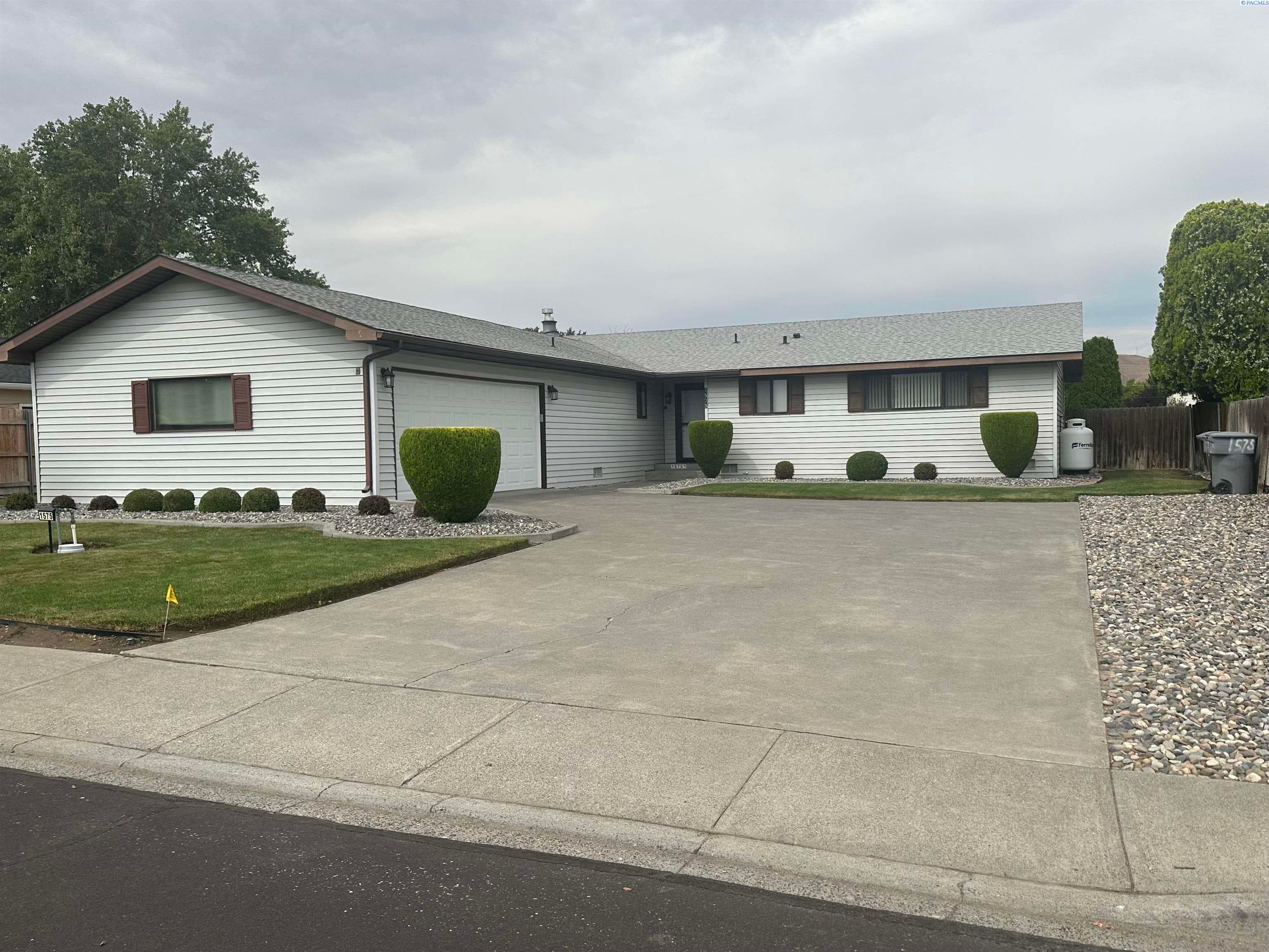 1575 Cimarron Ave.