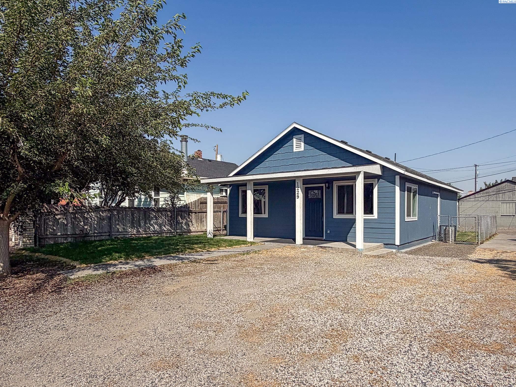 1229 Railroad Ave