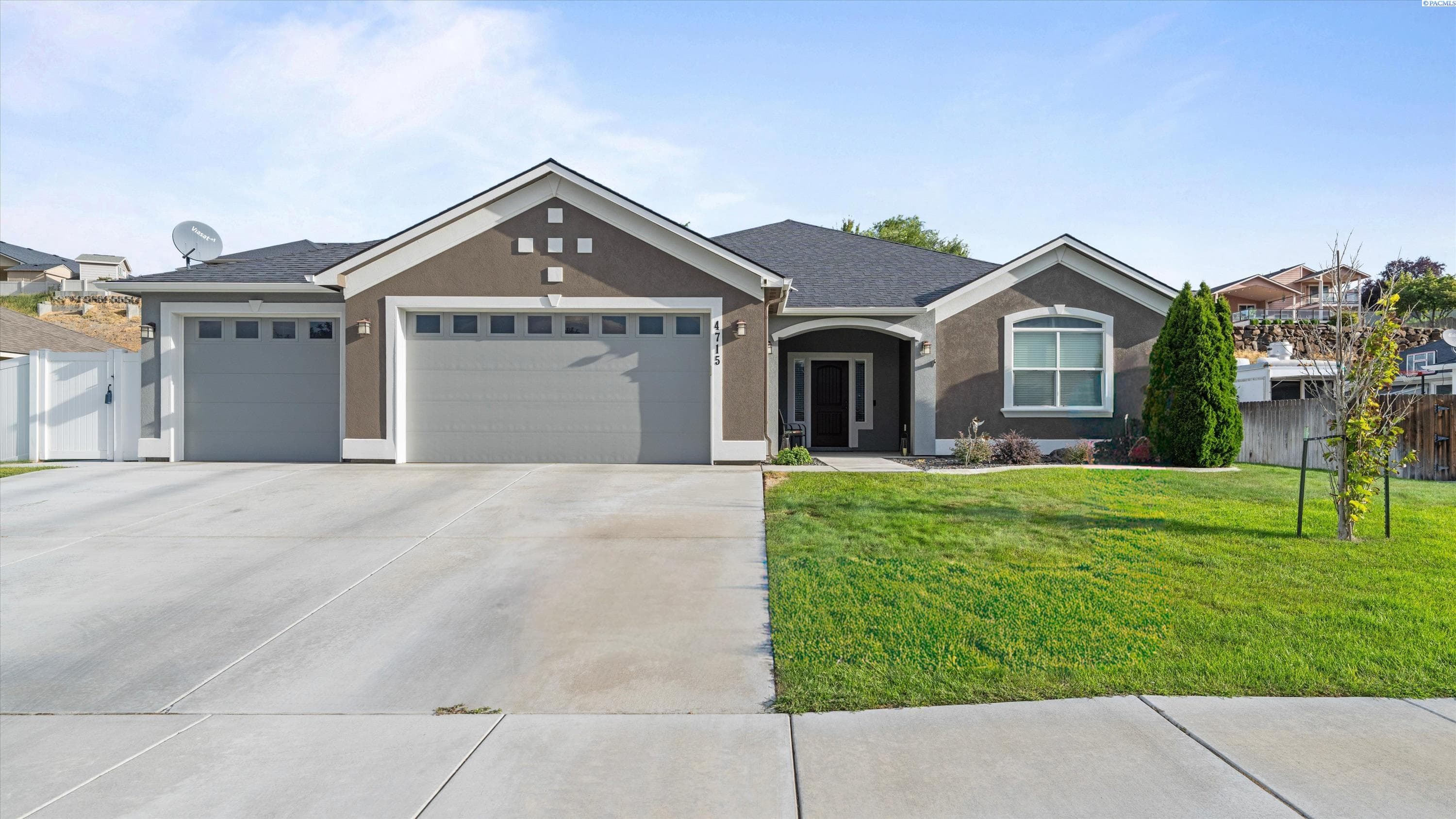4715 Bermuda Dunes DR