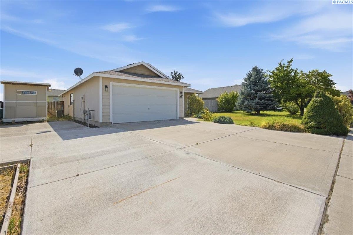 4328 Campolina Ln — photo 1