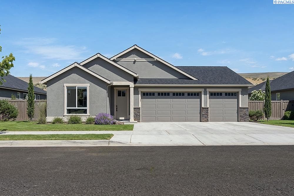 12114 Buckingham Dr.