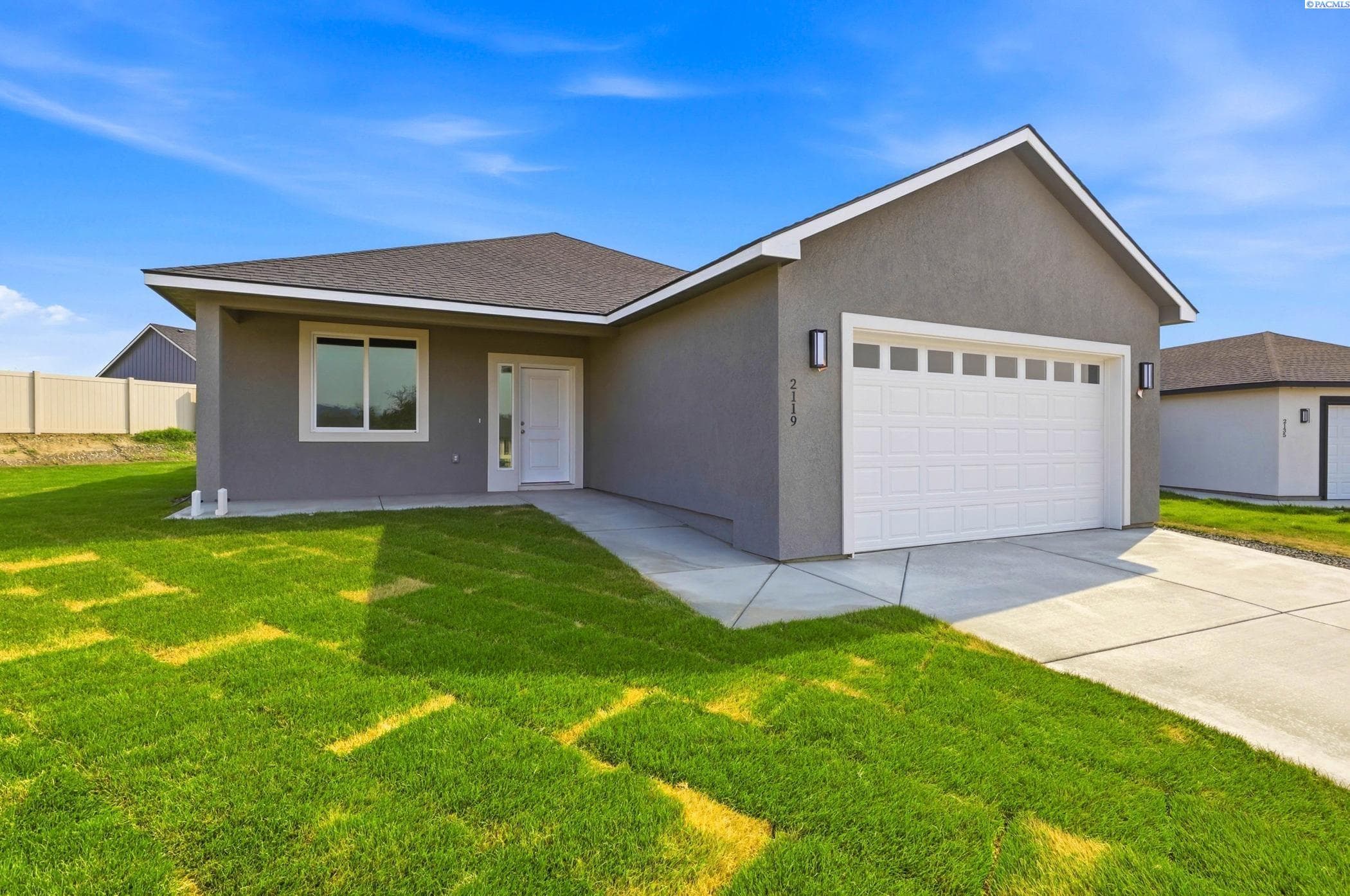 2119 Elm Pl