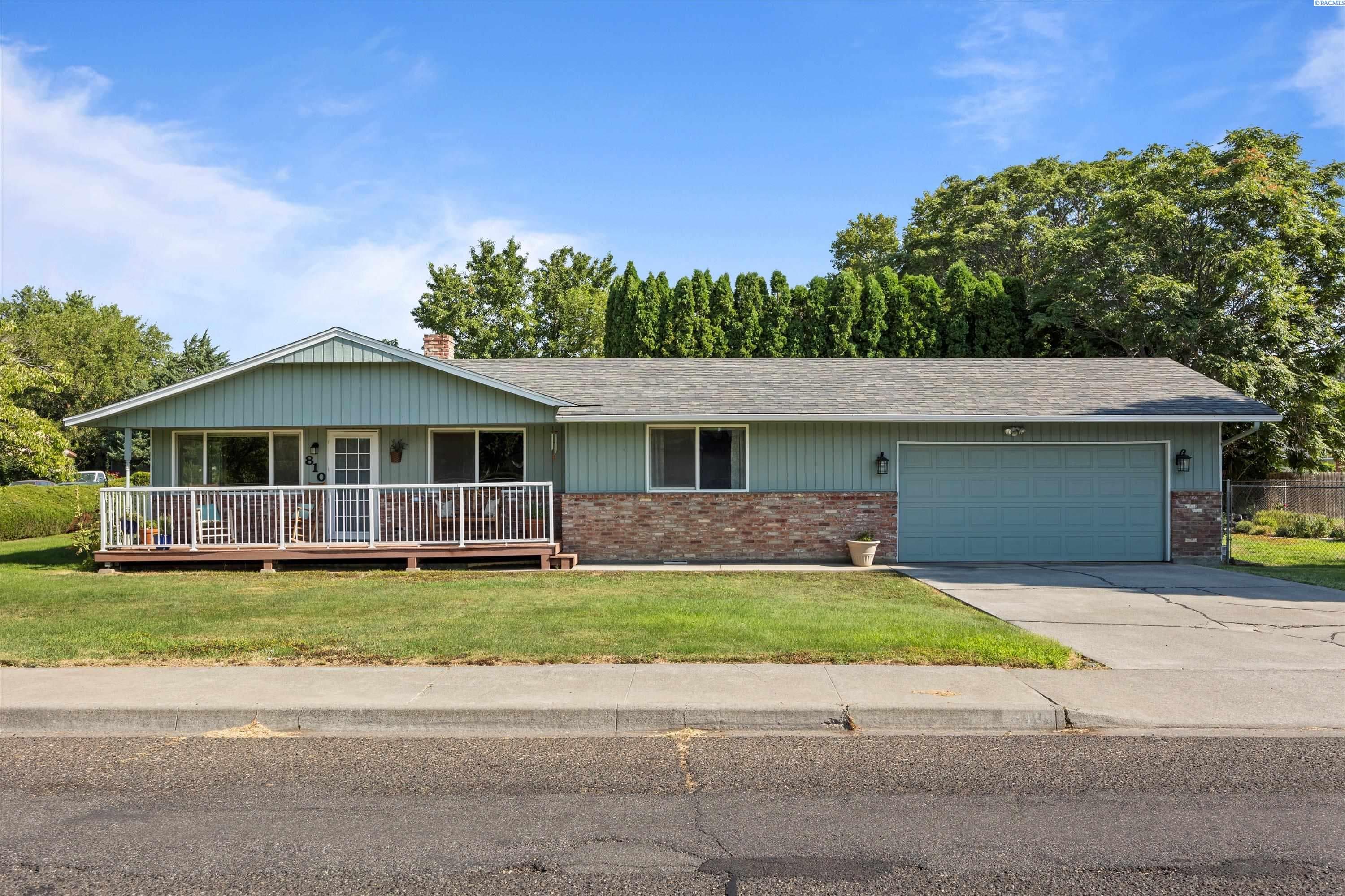 810 Park Hills Dr — photo 1