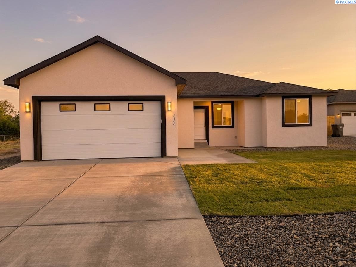 2166 Elm Pl