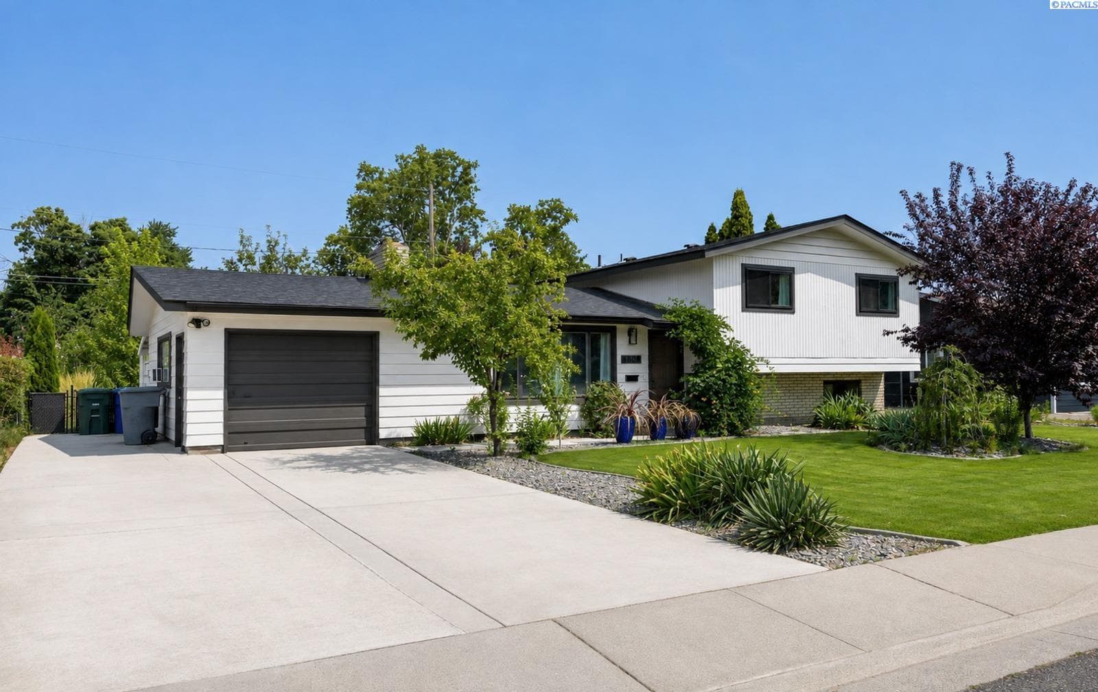 1808 McPherson Avenue — photo 1