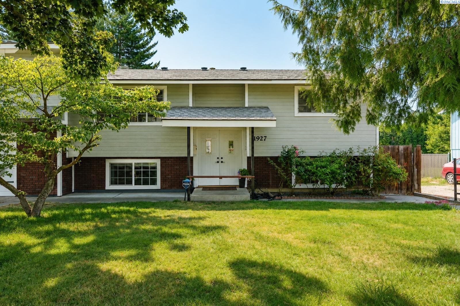 1927 Pike Avenue