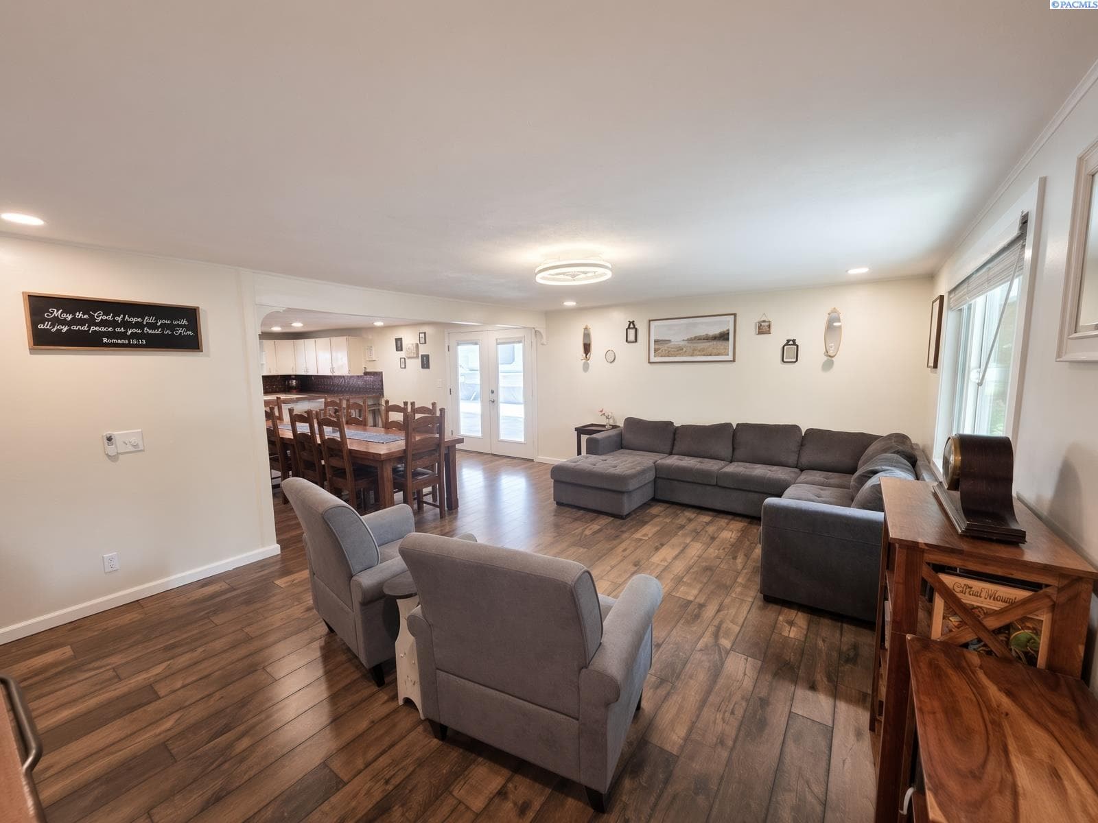 410 Basswood Drive — photo 1