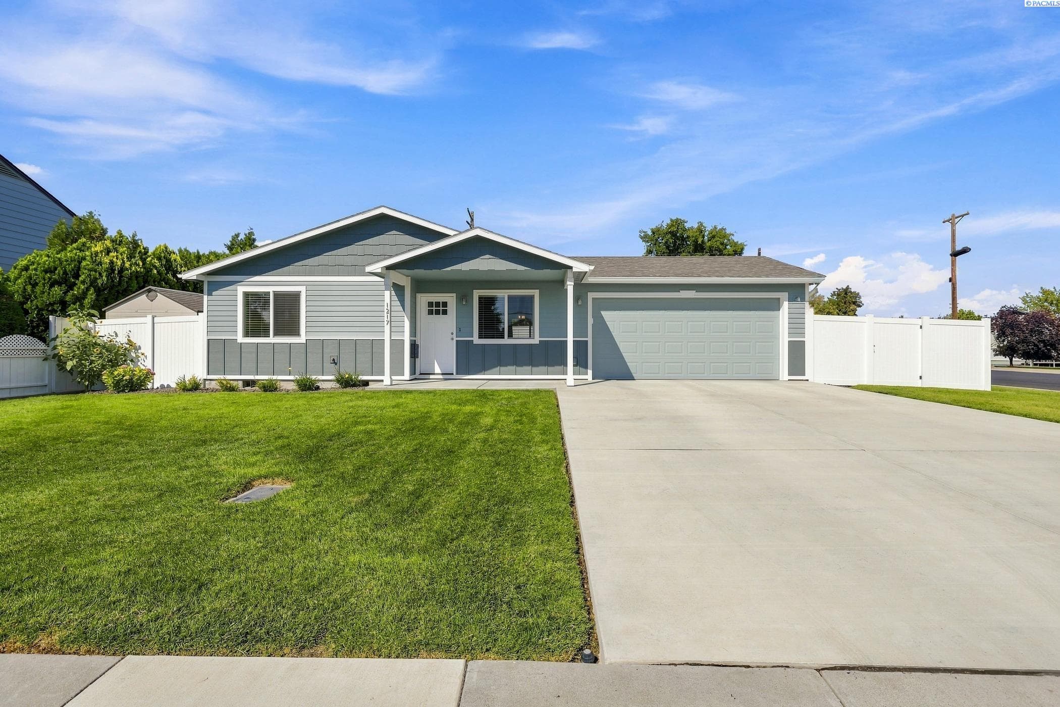 1217 Perkins Avenue — photo 1