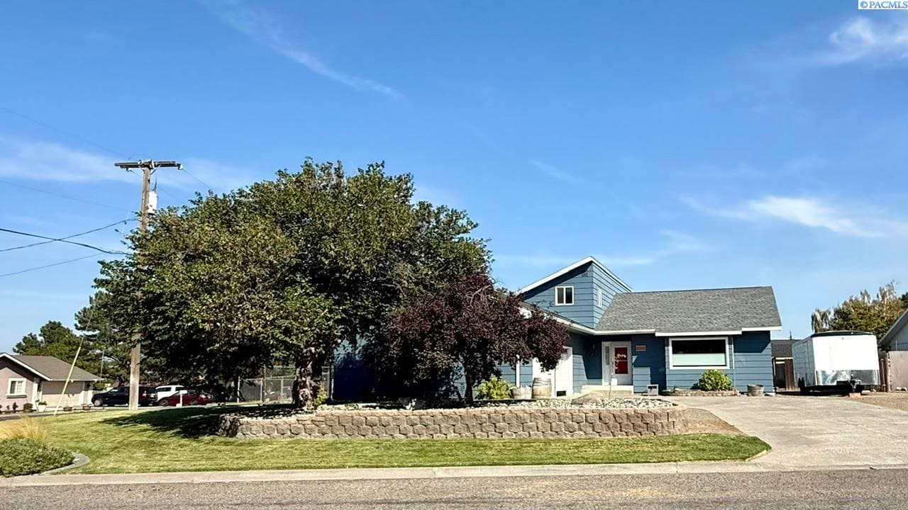 3611 BENTON PL