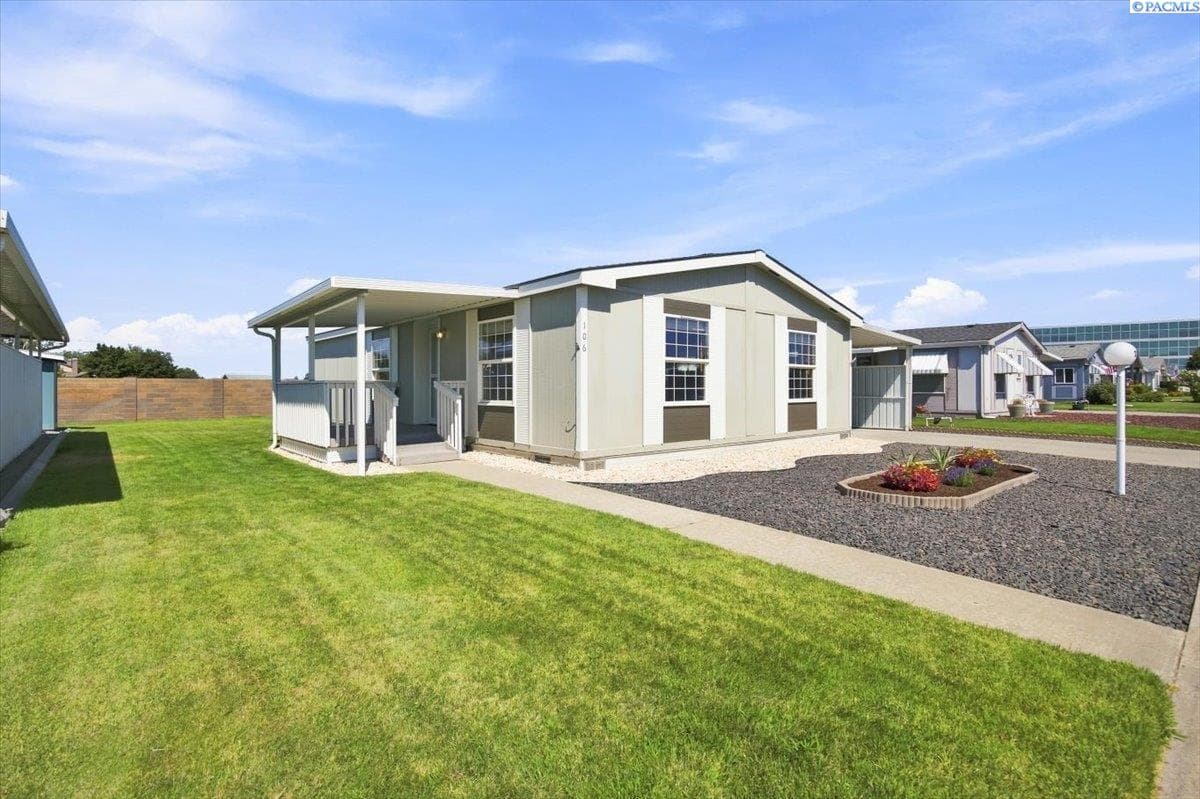 312 Columbia Center Blvd #106