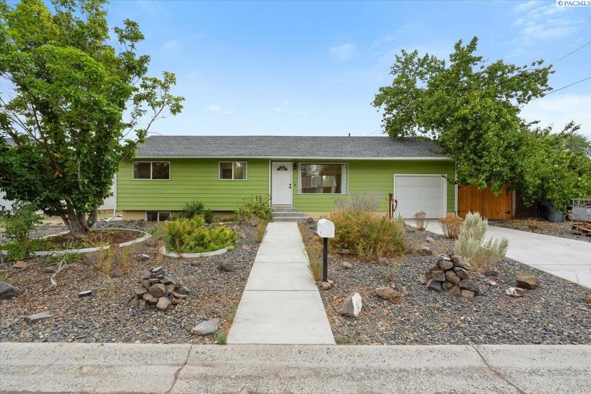 2035 Blue Ave — photo 1
