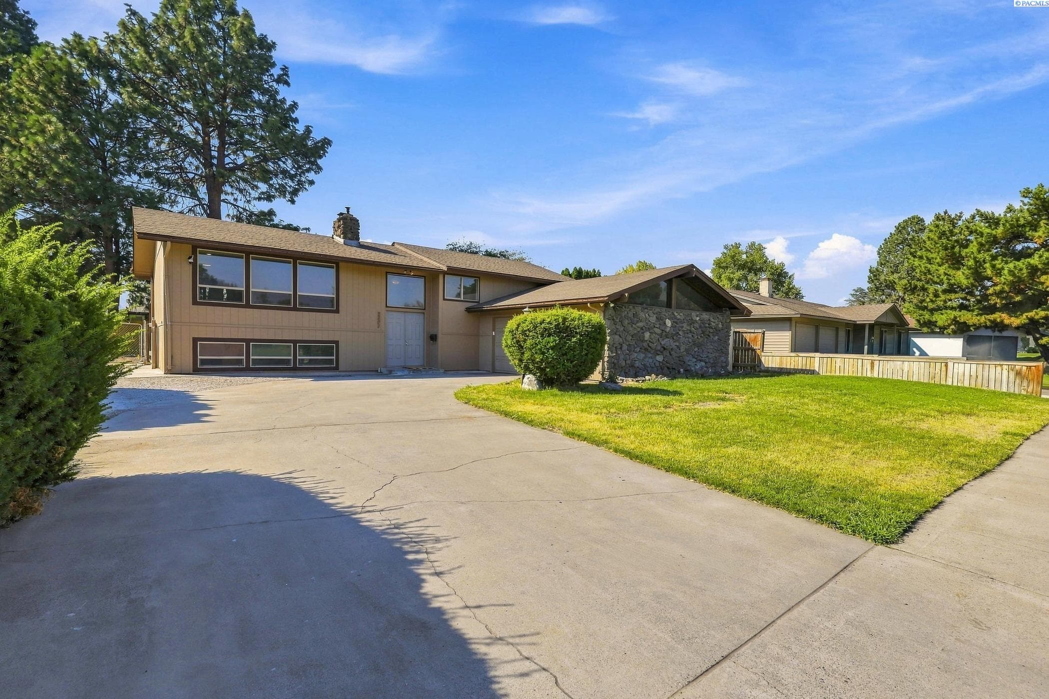 2505 Grand Ronde Pl