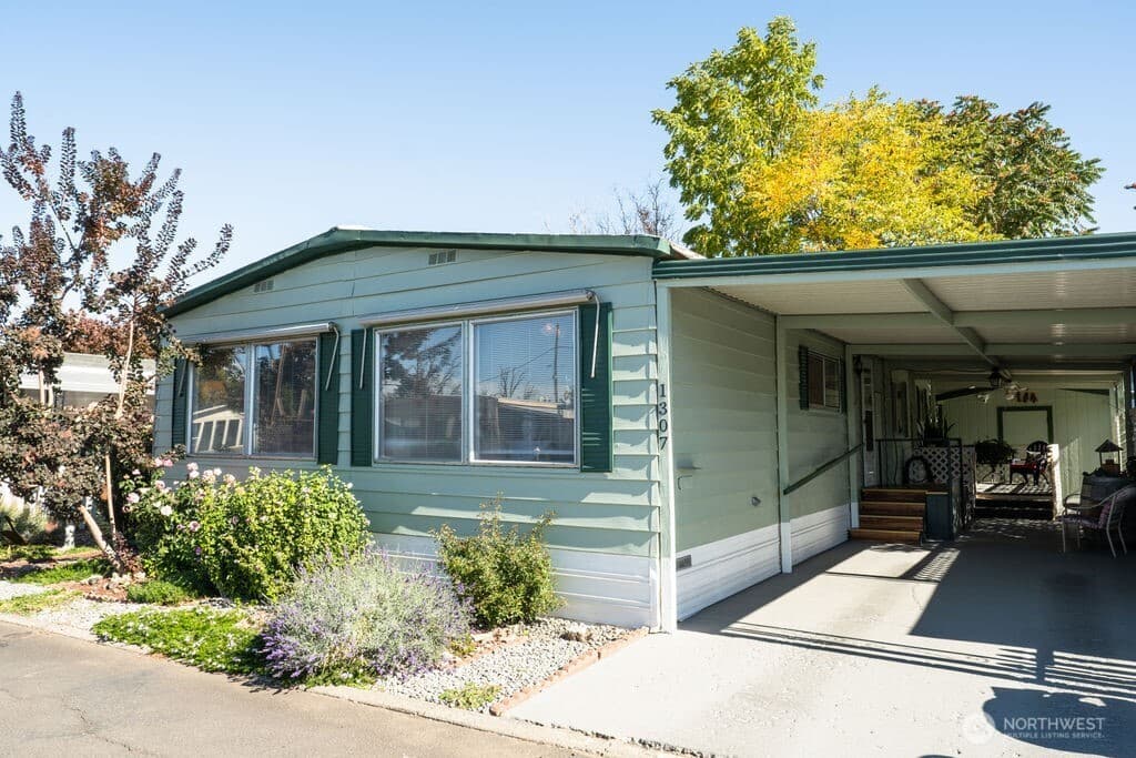 1307 Gloria Lane